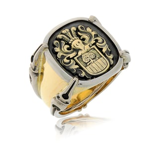 Wappenring in Weiss- und Gelbgold angefertigt auf Kundenwunsch von der Goldschmiede OBSESSION Zürich und Wetzikon