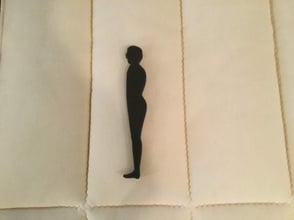 背中もお尻も出っ張った人