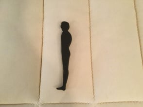 お尻よりも背中が出っ張った人