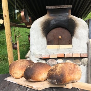 Atelier-Café Café Restaurant Beiz Besenbeiz Essen Kunst Künstler Maler Malerei Daniel Gisler Gourmet Brot Ofen Holzofen Holzofenbrot Pizza Krinau Lichtensteig Wattwil Toggenburg Ostschweiz St. Gallen