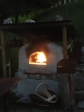 Atelier-Café Café Restaurant Beiz Besenbeiz Essen Kunst Künstler Maler Malerei Daniel Gisler Gourmet Brot Ofen Holzofen Holzofenbrot Pizza Krinau Lichtensteig Wattwil Toggenburg Ostschweiz St. Gallen