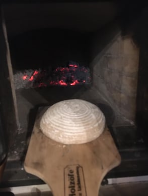 Atelier-Café Café Restaurant Beiz Besenbeiz Essen Kunst Künstler Maler Malerei Daniel Gisler Gourmet Brot Ofen Holzofen Holzofenbrot Pizza Krinau Lichtensteig Wattwil Toggenburg Ostschweiz St. Gallen