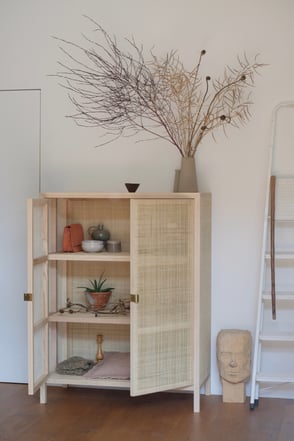 dieartige // Design Studio - #INTERIOR #Rattan #Schrank #Sustainibility #dryflowers #art #Dekoration