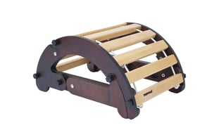 Verstell,- und zerlegbare Rückbeugebank in Dunkel von yogawood. Rückbeuger zum Strecken und Erhöhen der Flexibilität der Brustwirbelsäule, zum Öffnen der Brust und des Herzraumes.