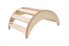 Backbench/Rückbeuger/Rückbeugebank klassisch von yogawood. Rückbeuger gegen Versteifung im oberen Rücken, eine flachere und eine steilere Seite geben steiferen bzw. beweglicheren Wirbelsäulen entsprechenden Halt. Geschweifter Backbender