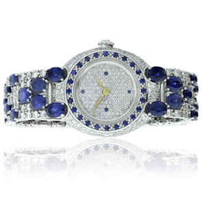 Handgearbeitete Armbanduhr in Weissgold mit Saphir und Brillanten. Hergestelt auf Kundenwunsch in unserem Goldschmiede Atelier OBSESSION Zürich und Wetzikon.