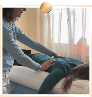 Wirbelsäulen-Basis-Ausgleich, Schwingkissen Therapie, Patricia Kressig-Schori, Praxis für Energetische Körpertherapien, Zürich