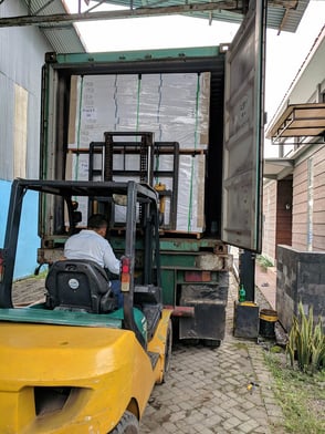 andwood アンドウッド 新潟 無垢フローリング チーク  コンテナ 積み込み