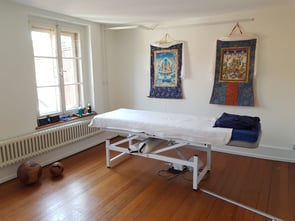 Behandlungszimmer; Praxis für Naturheilkunde und Tibetische Medizin Baden