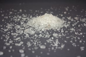 Grob gemahlenes Halit Salz