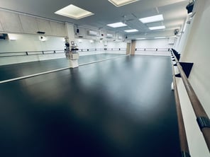 Kleuterdans, Streetjazz, Modernjazz, Moderne dans of klassiek ballet dansles volgen? Dansschool Het Danskwartier Den Haag biedt verschillende danslessen aan voor jong en oud. Lees hier meer over de verschillende dansstijlen waar in je dansles kan volgen. 