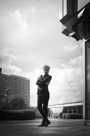 Foto: Peter Liptow. Mode, präsentiert vor der Kulisse des Helene-Weigel-Platzes.