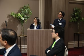 司会の熊野愛子さん(LEP生)と網屋裕介さん(理事長付渉外担当課長)