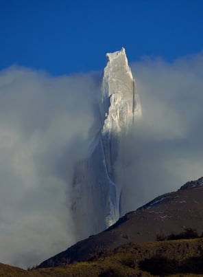 Die schroffe Felsnadel des Cerro Torre zeigt sich leider nur kurz.