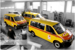 Fahrzeugvollverklebung in Gloss Sunflower