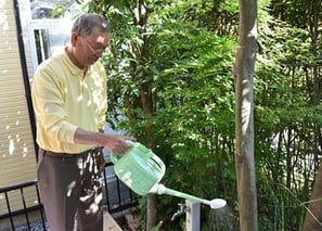 水遣りをする田中さん