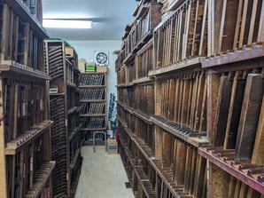 築地活字・活字棚