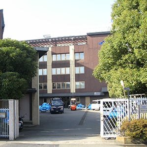 本社工場正面入り口