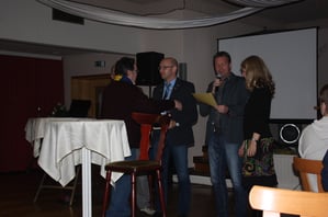 Überreichung der Vereinsnadel in Silber an Jochen Neiße durch den Ehrenvorsitzenden Wilfried Freese.