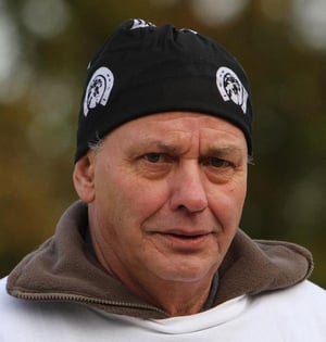 Erich Roniger ist auch ein "Neck Tube Träger"!