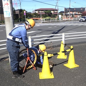 管路調査では地下のハンドホールにも下ります