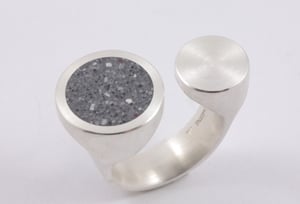 Silberring mit Betoninlay