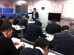 生徒が帰った後、先生方が勉強？