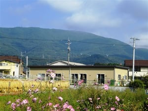 小さな建物でアットホームなサービスを提供しています