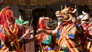 Reise von West nach Ost durch Bhutan, Maskentänze und Klosterfeste in Mongar und Trashigang