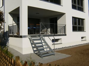 Treppe mit Balkongeländer