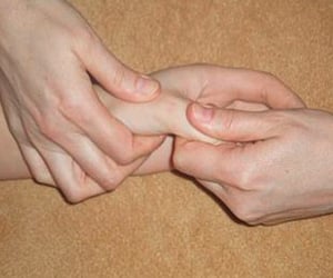 Traktion des Daumengrundgelenks