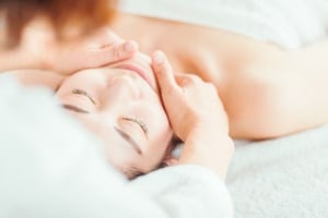 背中・下肢・フェイシャル・胸部・腹部・上肢・腰と臀部の全身のリンパドレナージュの手技が学べるリンパドレナジストコース