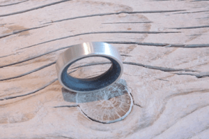 Betonring mit Silber