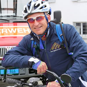 Feuerwehrmann Rudy Pospisil auf der Etappe Zürich Bürkliplatz - Hirzel - Zug - Root - Michaelskreuz.