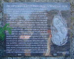 „IdsteinGedenktafel“ von Mussklprozz - Selbst fotografiert. Lizenziert unter Creative Commons Attribution-Share Alike 3.0 über Wikimedia Commons - http://commons.wikimedia.org/wiki/File:IdsteinGedenktafel.jpg#mediaviewer/File:IdsteinGedenktafel.jpg