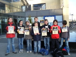 v.l.: Birte Reinert, Emma Lenzmann (Platz 1), Nele Oberbäumer (Platz 3), Alexander Koppetsch, Florian Duda, Marc Rauer (Platz 2), Lino Heppe und Laurin Bachmann