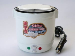 調理家電でも消費電力の少ないDC（直流）で動く製品があります。藤井さんも愛用するDC炊飯器「タケルくん」は、太陽光発電の電気だけでごはんを炊くことのできるスグレモノ。ガス代の大幅な節約につながります