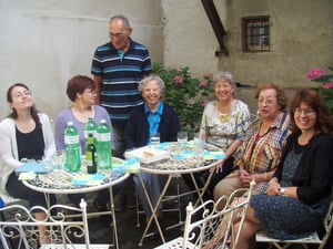 Das Team des Frauenarchivs St. Gallen genoss unser Höfli. Sandra Meier, Erika Eichholzer, Christof Bürkler (stehend), Margrith   Bigler- Eggenberger, Marina Widmer, Alexa Lindner, Brigitta Langenauer. 