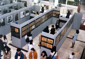 1991年開催「テレジン　幼い画家たち展」東京新宿展会場内風景