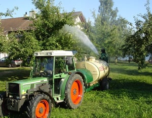 Spritzung von Hochstammbäumen
