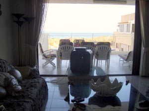 Vue sur la mer du salon