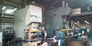 150ｔプレスと250ｔプレス