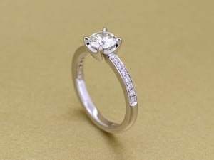 4本爪の石枠は、四角形をベースに