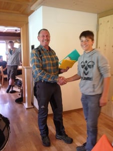 Unser Präsident gratuliert Rouven Inauen "Chügeler" zum 2. Rang