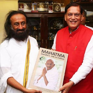 Sri Sri Ravi Shankar and Dr. Bindeshwar Pathak