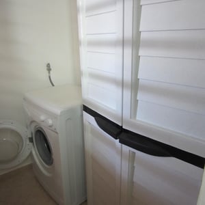 Buanderie avec lave-linge