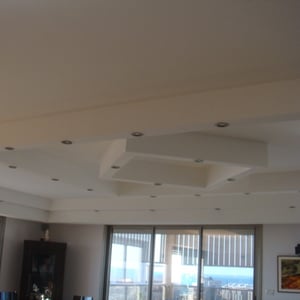 Décoration au plafond et spots