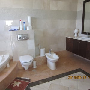 Parents bathroom with jaccuzi