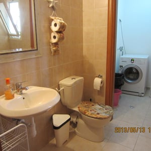 2ème salle de bain avec baignoire