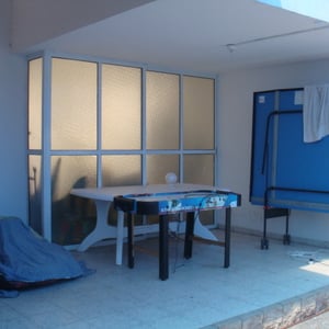 Espace de jeux, table de ping pong